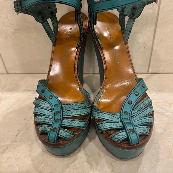 Marc Jacobs vintage wooden wedge sandal with bronze hardware. Size 36 1/2 - Picture 6 of 7
